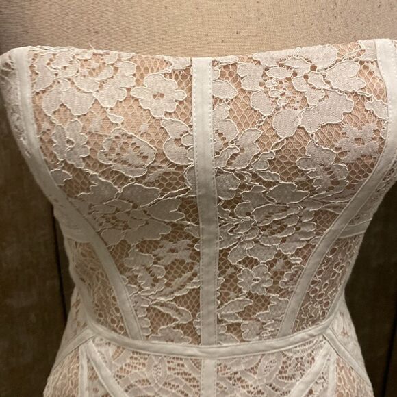Bcbg Maxazria Elegant White Strapless Lace Dress, US2 - Picture 6 of 14